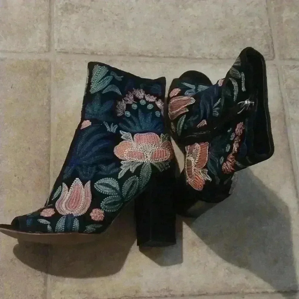 Rebecca Minkoff Black Teal Peach Billie Floral Embroidered Peep Toe Boot Sz 6.5 - Picture 4 of 8